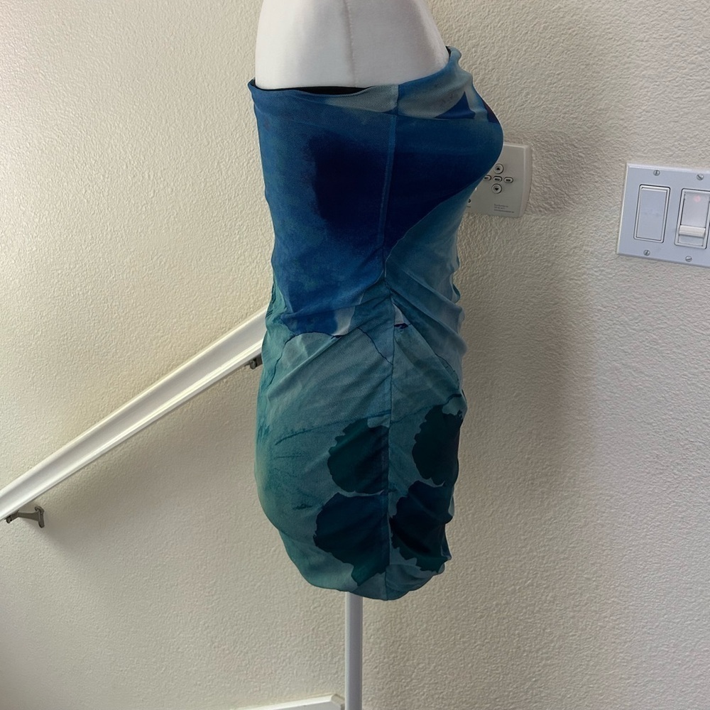 Tiger Mist Cher mini dress in Artist Print Blue
Strapless Mesh Graphic Print M - Picture 6 of 12
